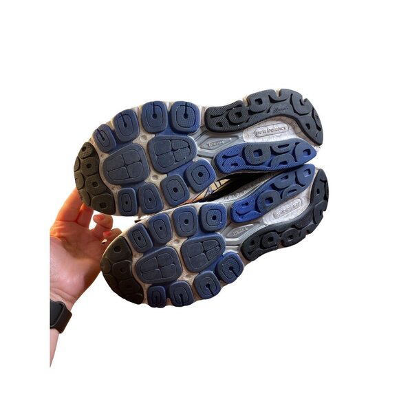 Athletic_Shoes